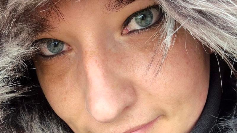 Corlien (35) over opgroeien in een pleeggezin: ’Ik ben de moeder geworden die ik zelf zo nodig had’
