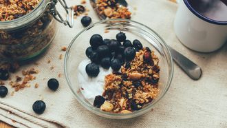 Expert legt uit: wat kun je het beste eten rond de eindexamens (en wat juist niet)?
