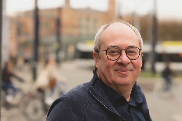 Vader schreef een boek over talentontwikkeling bij opvoeden: ‘Vanuit mildheid kun je als ouder groeien’