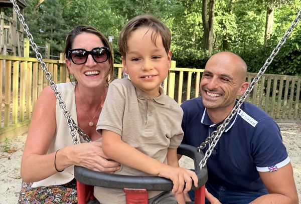 De zoon van Lucas en Priscilla heeft het Phelan-McDermid syndroom: ‘Ravi laat ons iedere dag zien dat liefde geen woorden nodig heeft’
