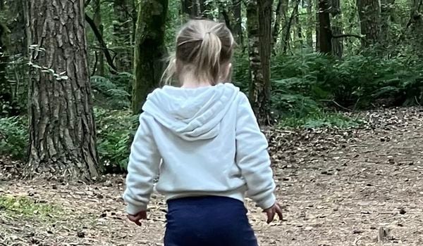 Martijn (47) over zijn dochter met Down: ‘We leggen voor onze kinderen ontzettend veel hoepels neer’