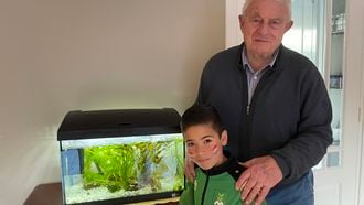 Maarten Frankenhuis en kleinzoon Lukas.