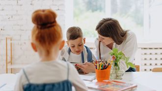 Danielle (39): ‘Ik moet voor iedere schoolactiviteit vrij nemen en mijn werkgever begint te klagen’
