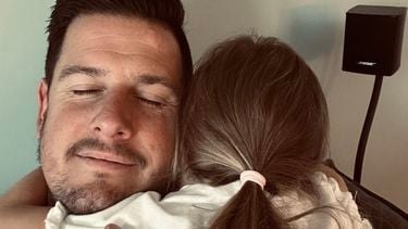 Vader (42) over twijfels en onzekerheid: ‘Mijn verleden maakt me soms extra bang het fout te doen’