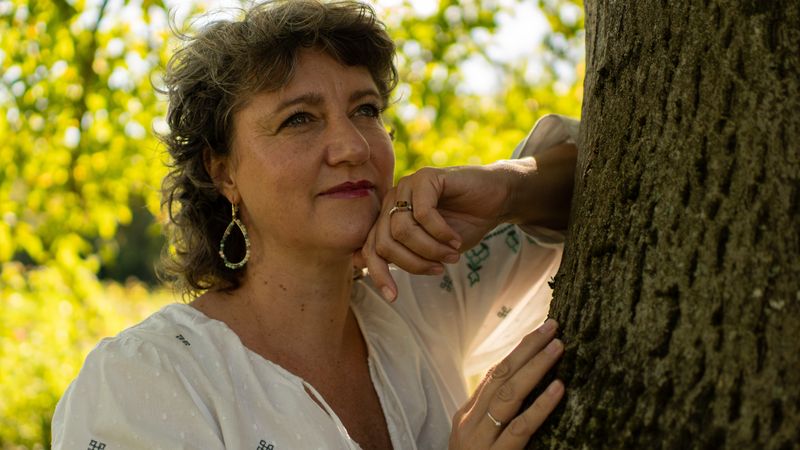 Martine (51) over jong-dementie in haar gezin: ‘Je moet afscheid nemen van iemand die er nog is’