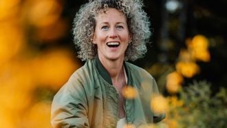 Lonneke (44) betaalt haar kinderen voor een zomer zonder telefoon: ‘Ze worden vrolijker en nemen meer initiatief’