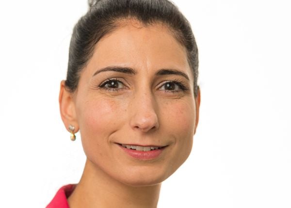 Expert kinderveiligheid over GPS-trackers: ‘De belangrijkste vraag is niet: waar is mijn kind, maar wat kan mijn kind?’