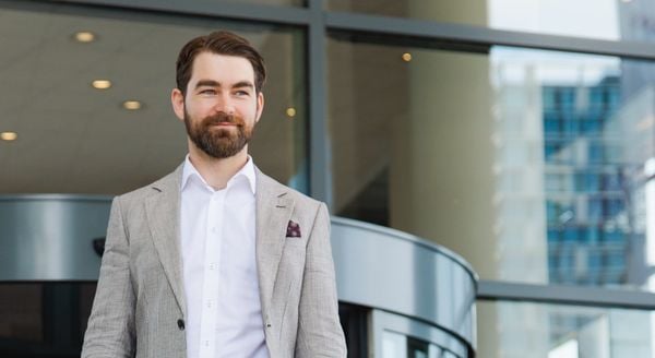 AI maakt echt en nep steeds moeilijker te onderscheiden: expert legt uit waar jij en je kind op moeten letten      