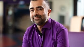 Onlangs sprak Husseini openhartig met zijn klas over verlies en over zijn eigen ervaringen daarmee. “Ik vind het belangrijk om de menselijke kant te laten zien, dat ik als docent net als zij emoties en gevoelens heb.”