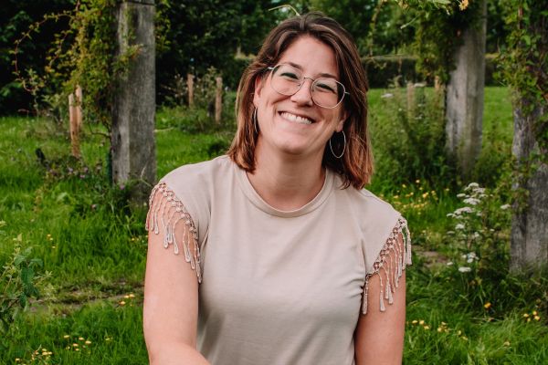 Toen Linda's kinderen thuis kwamen te zitten en er veel op haar bordje terecht kwam, zag ze het als iets dat ze 'gewoon' moest doen: “Maar het vraagt behoorlijk veel van je, want je staat de hele dag aan.”