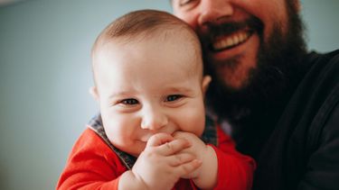 baby lijkt op vader