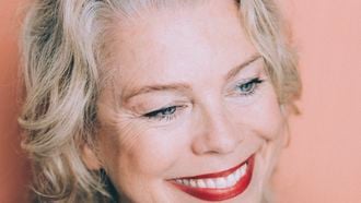 Vrouw met rode lippenstift