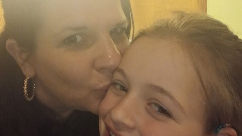 Sandra van de Pas haar dochter Ivy is slechthorend