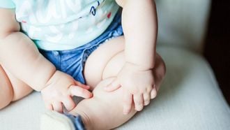 kindje met jeuk van waterpokken