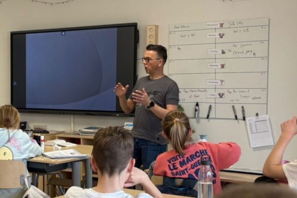 Docent Jan Willem Samson kiest voor een verbindende aanpak. "We willen allemaal wat het beste is voor het kind."