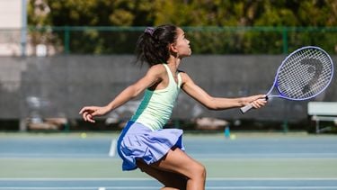 sportblessures bij kinderen - meisje tennist