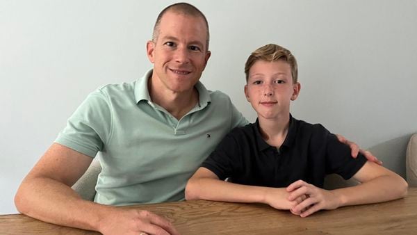 James (11) heeft een smartphone: 'Meer dan 20 minuten heb je niet nodig'