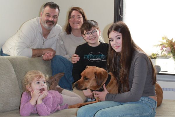 Inmiddels gaat het heel goed met Linda's kinderen. " Mijn zoon gaat na ruim drie jaar weer naar school en we zien dat hij dat nu gewoon doet. Er is geen spoortje angst meer te bespeuren. Nu moeten we zelfs over een middelbare school na gaan denken, wie had dat gedacht?"