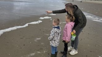 Ellen Jan-van Schaik (34) verloor één van haar tweelingdochters: ‘Eentje in de maxicosi, de ander in een uitvaartmandje’