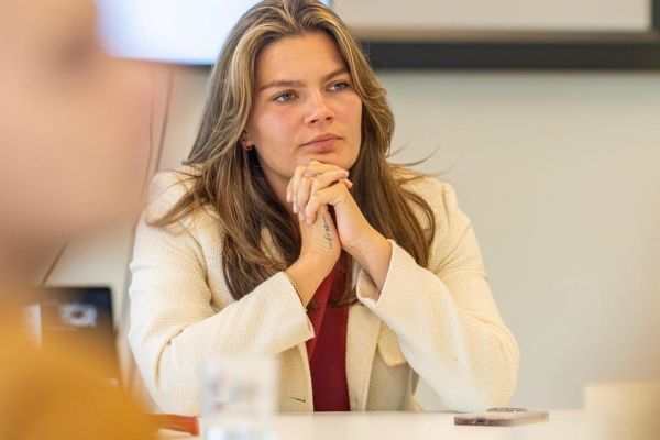 Volgens Van Hagen begint goede jeugdzorg bij persoonlijk contact, vertrouwen en oog voor de mogelijkheden van jongeren. “Perspectief ontstaat niet vanzelf, soms moet je hard je best doen om dat te creëren.”