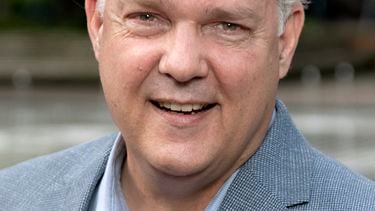 Ronald Huizer is lid van het directieteam van de KB, de nationale bibliotheek. Hij zet zich in om mensen binnen en buiten organisaties in beweging te brengen en zo meer kansen voor iedereen te creëren.