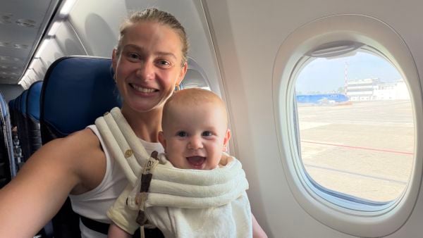 Macha de Lange vloog alleen met haar baby: 7 tips waardoor het haar enorm meeviel