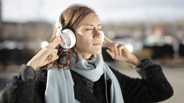 Mentale problemen / Meisje luistert muziek