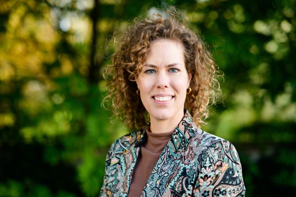 Volgens orthopedagoog Tinca Valkering kan bepaald gedrag misschien wel irritant zijn, maar dat betekent nog niet dat er ook echt iets ‘aan de hand’ is met een kind. “Irritant gedrag hoeft niet per se problematisch te zijn.”