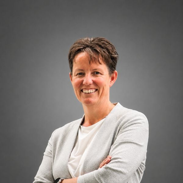 Dr. Leandra Lok is onderwijskundige en heeft ruime ervaring als docent in zowel Nederland als in het internationale onderwijs.