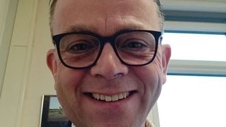 Docent Jan Willem Samsom ziet na 30 jaar onderwijs verharding tussen ouders en scholen.
