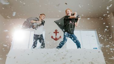 kind bij vriendjes spelen