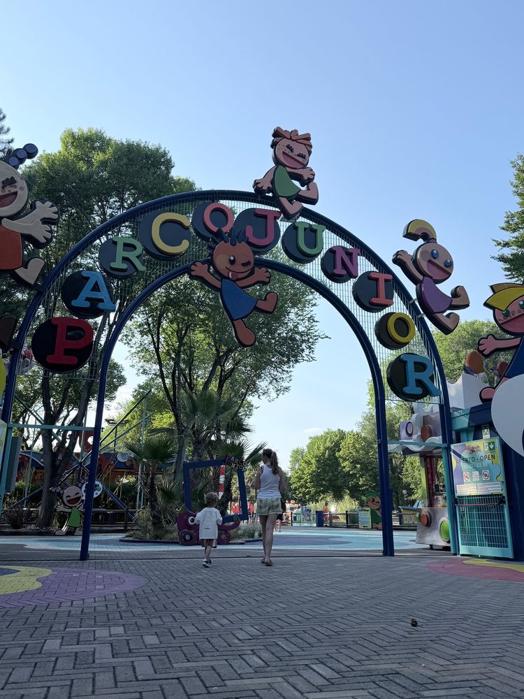 Parco Junior is een leuk pretparkje voor jonge kinderen.