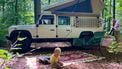 Lauren en haar gezin kamperen in Nederland in een Land Rover