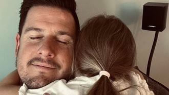 Vader (42) over twijfels en onzekerheid: ‘Mijn verleden maakt me soms extra bang het fout te doen’