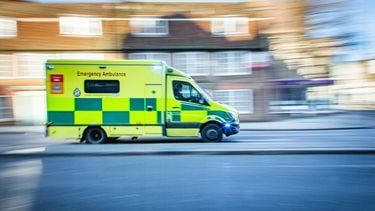 tweeling-overlijdt-uitdroging-hittegolf-frankrijk-ambulance