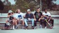 groepsvorming jongeren op een skatebaan