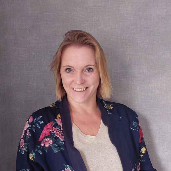 Cyberjuf en mediacoach Annuska van den Eijnden stelt dat schermvrij opvoeden thuis begint.