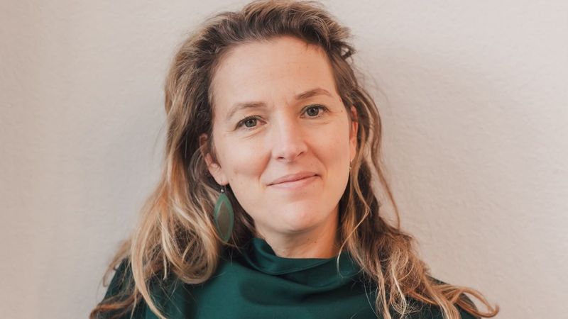 Orthopedagoog pleit voor minder controle in het ouderschap: ‘We volgen onze kinderen voortdurend, maar zien we ze nog wel écht?’