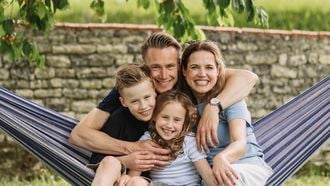 Gezin emigreert naar de Franse champagnestreek: ‘Ouders bepalen hier, kinderen luisteren en volgen’