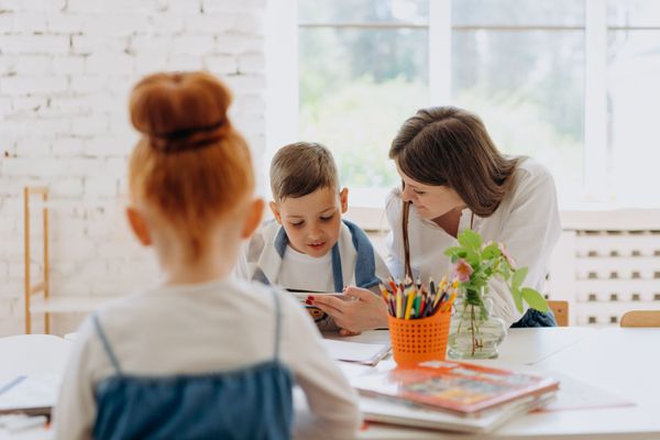 Danielle (39): ‘Ik moet voor iedere schoolactiviteit vrij nemen en mijn werkgever begint te klagen’