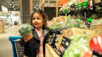 laat je kind helpen met boodschappen doen